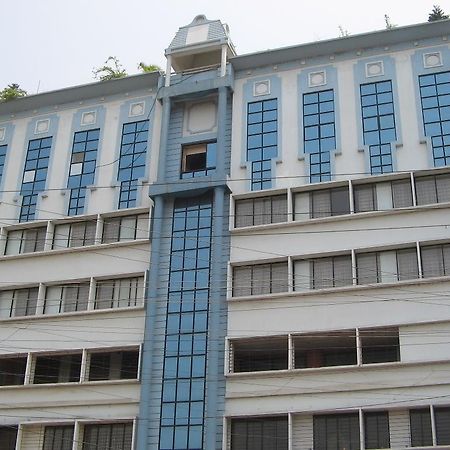 Vishwaratna Hotel Гувахати Екстериор снимка