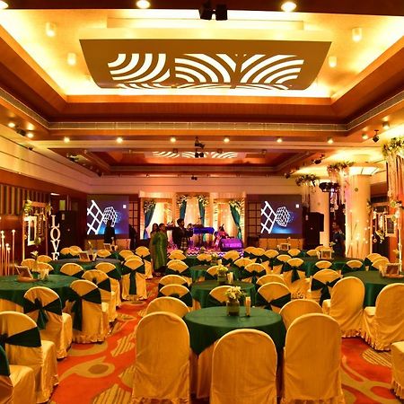Vishwaratna Hotel Гувахати Екстериор снимка