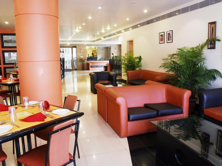 Vishwaratna Hotel Гувахати Екстериор снимка