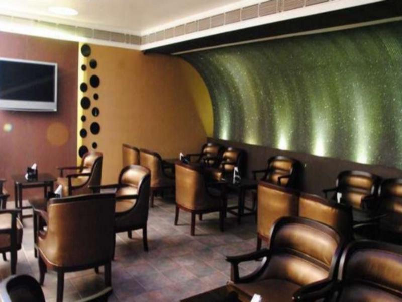 Vishwaratna Hotel Гувахати Екстериор снимка