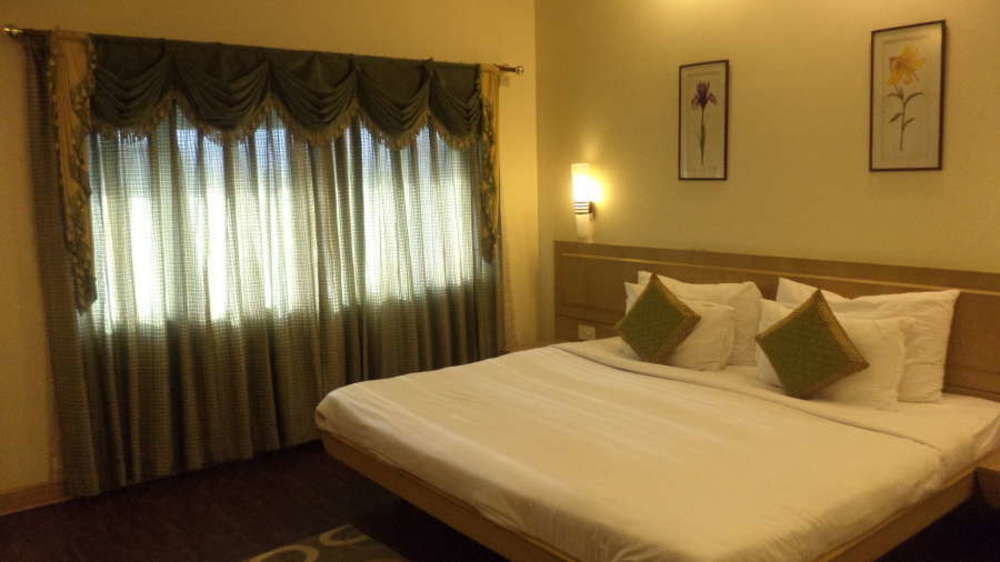 Vishwaratna Hotel Гувахати Екстериор снимка