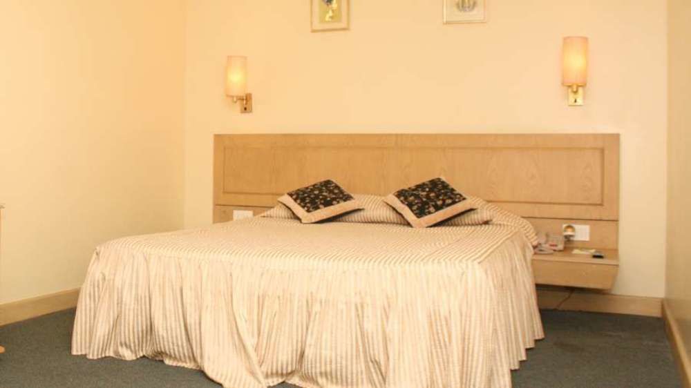 Vishwaratna Hotel Гувахати Екстериор снимка