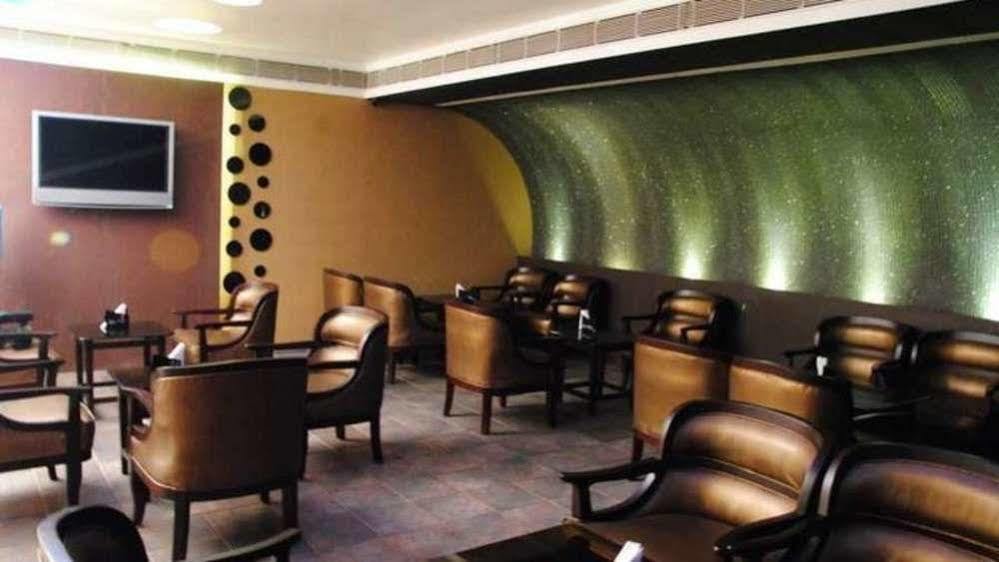 Vishwaratna Hotel Гувахати Екстериор снимка