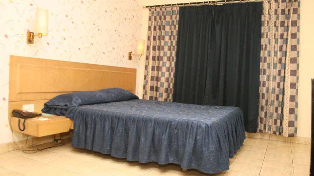 Vishwaratna Hotel Гувахати Екстериор снимка