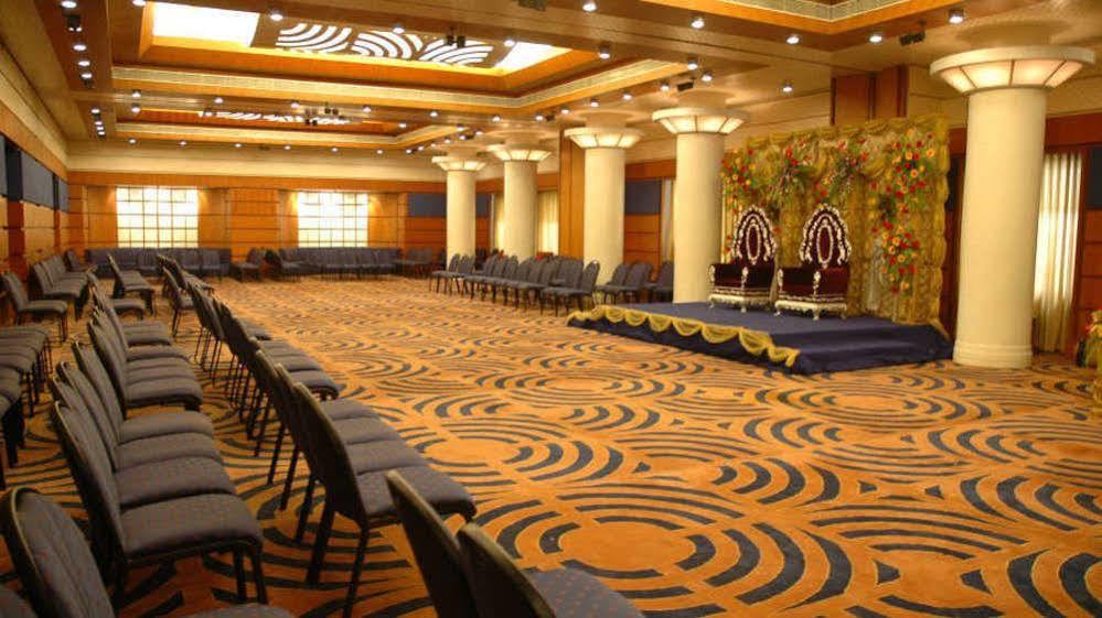 Vishwaratna Hotel Гувахати Екстериор снимка
