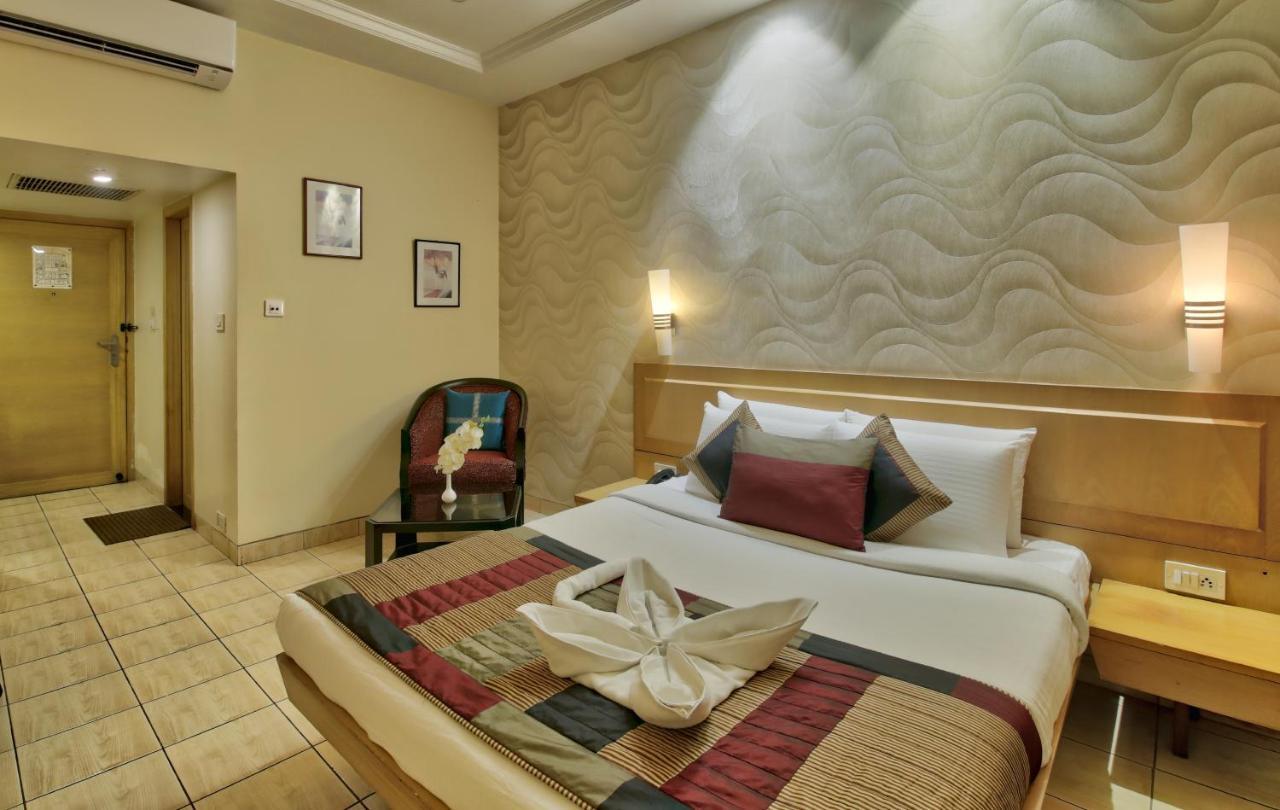 Vishwaratna Hotel Гувахати Екстериор снимка