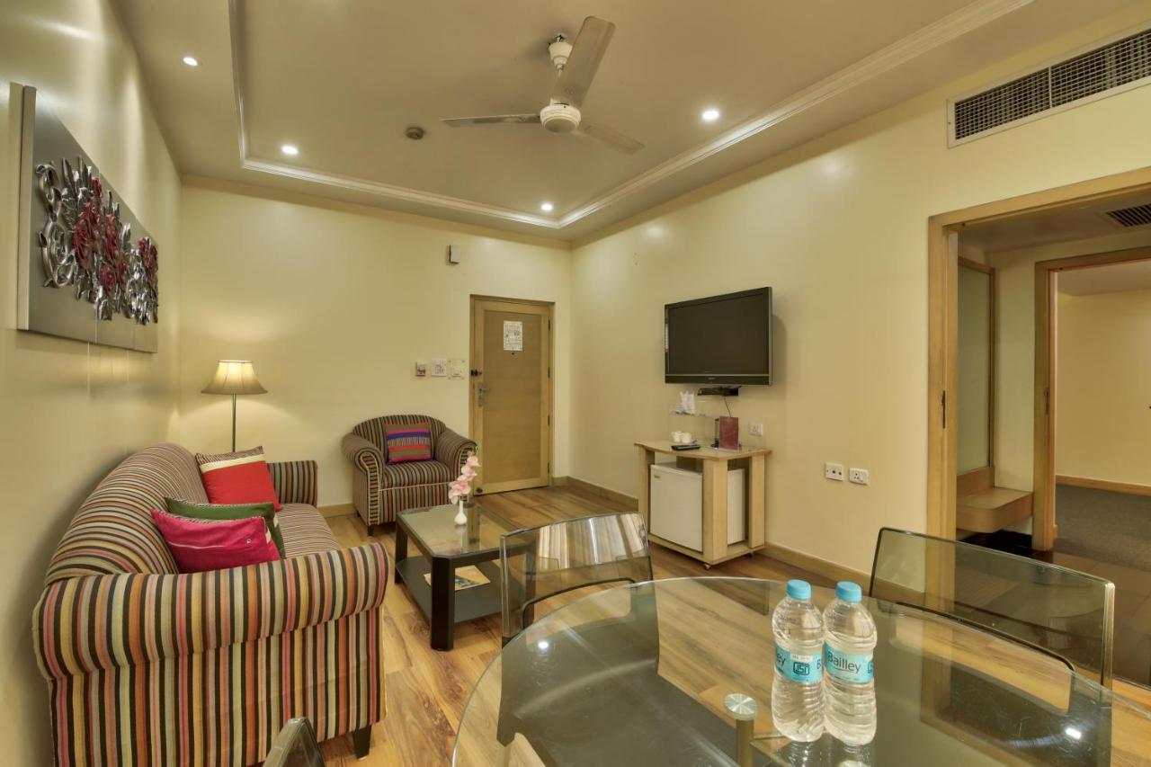 Vishwaratna Hotel Гувахати Екстериор снимка