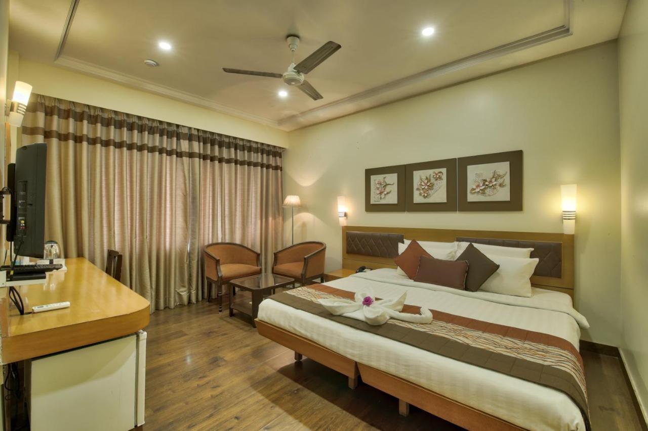 Vishwaratna Hotel Гувахати Екстериор снимка