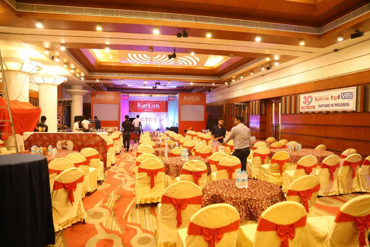 Vishwaratna Hotel Гувахати Екстериор снимка
