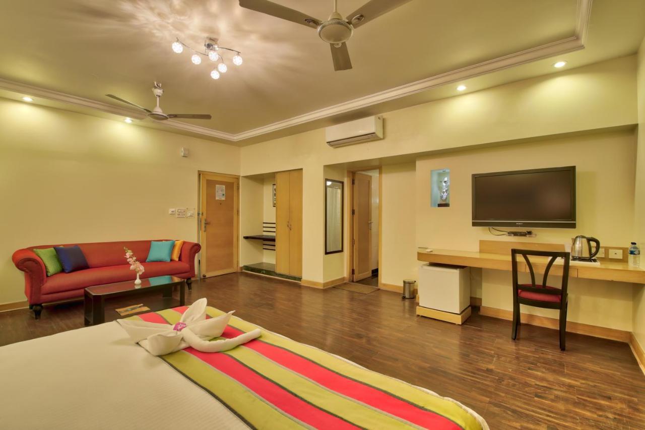 Vishwaratna Hotel Гувахати Екстериор снимка