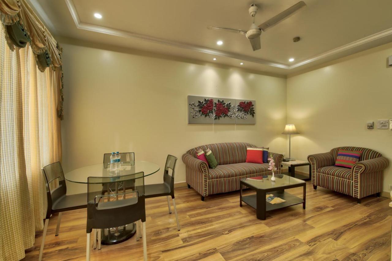 Vishwaratna Hotel Гувахати Екстериор снимка